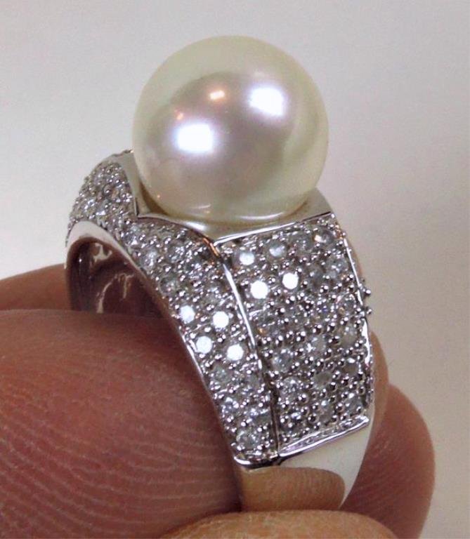 14K Diamond and Pearl Ring (1 of 2)
