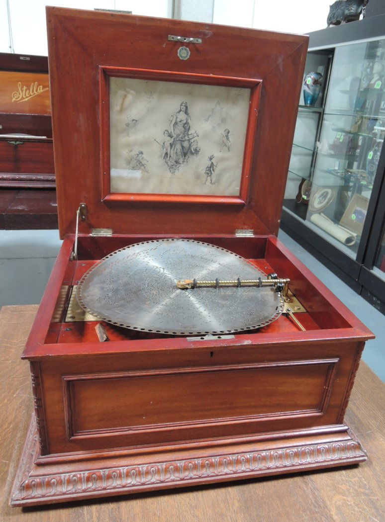 Regina Double Comb Swiss Disc Music Box (1 of 4)