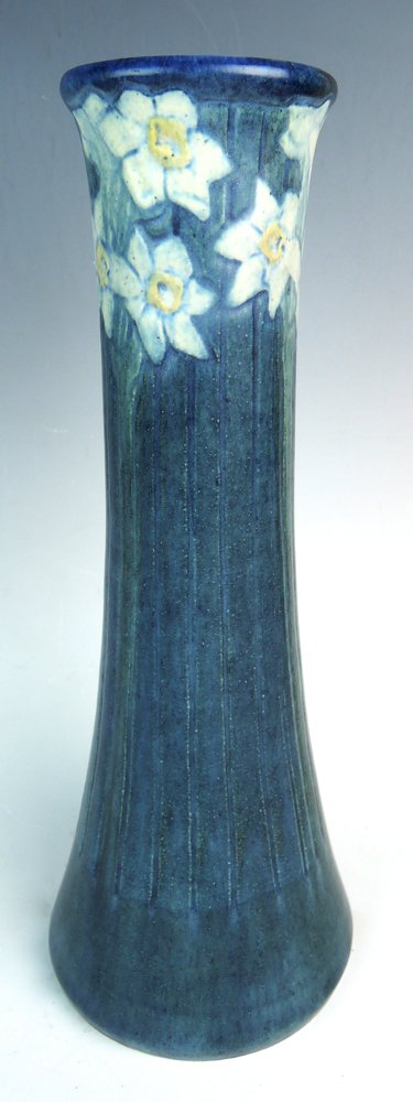 Newcomb College Vase with Daffodils (1 of 7)