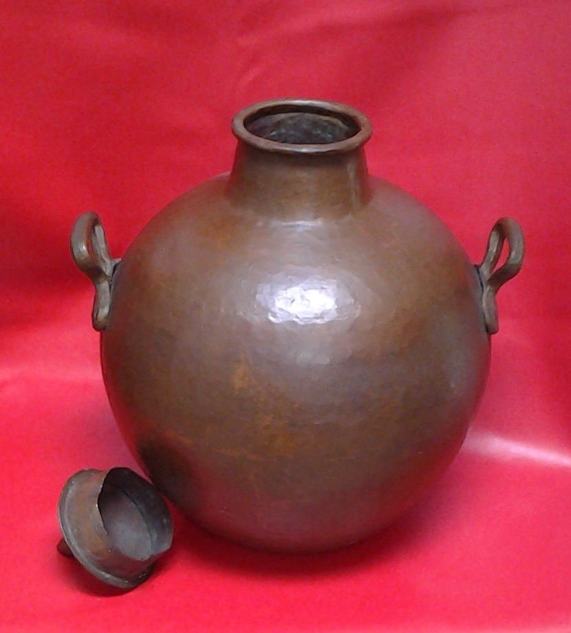 Ancient c1750 Indian Pottery Hand-Hammered Lidded: Circa 1750 or older..Large Ancient Indian Lidded Water Vessel Solid Copper: Hand Pounded by a highly skilled atist devoting hundreds of hours of labor… 18x16 inches, 14.00 lbs A rare and highly soph
