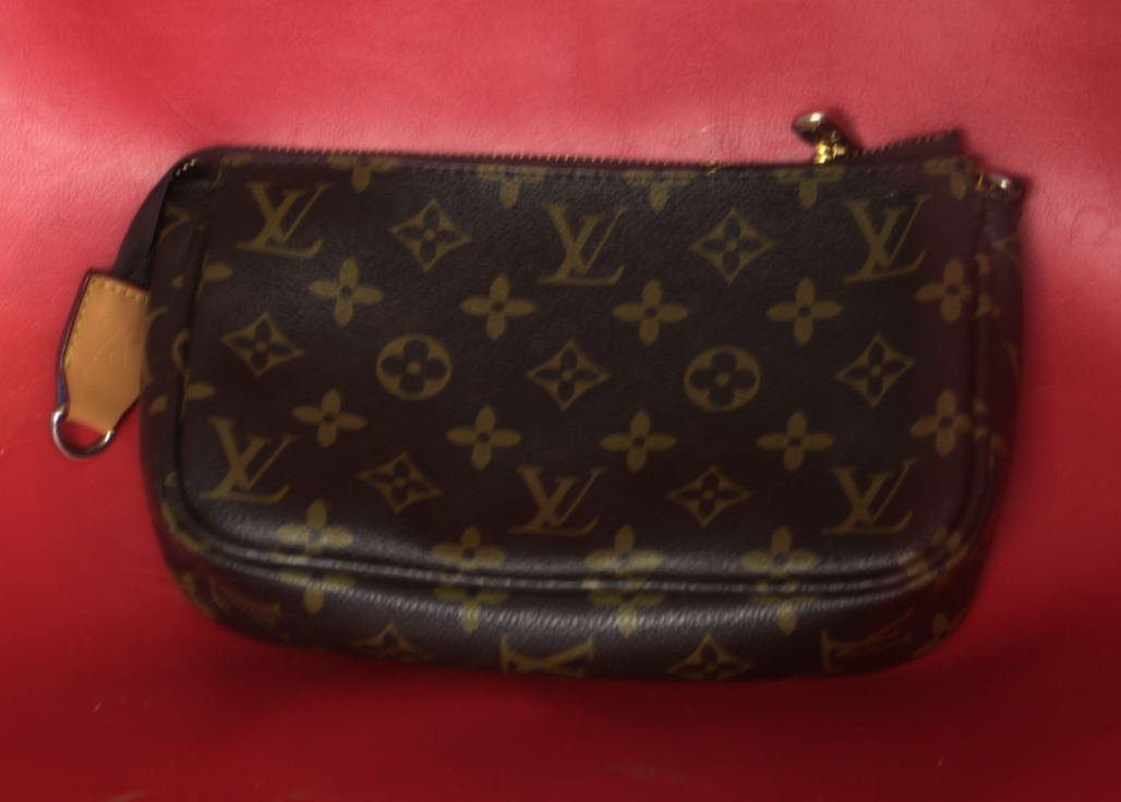 Vintage Authentic Louis Vuitton Monogram Bag 9x6" (1 of 4)