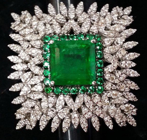 Italian Designer 18K Gold Ring Set with a Colombian (1 of 10)