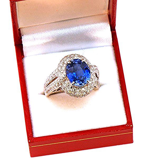 Investment Grade: Certified Designer 18K Gold Ring w. (1 of 6)