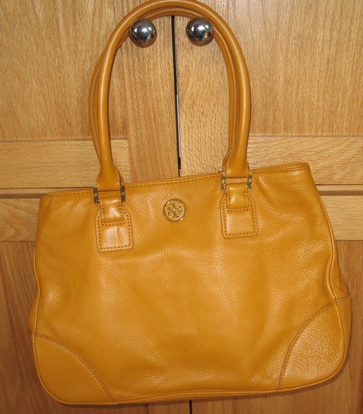 Tory burch 2025 mustard purse