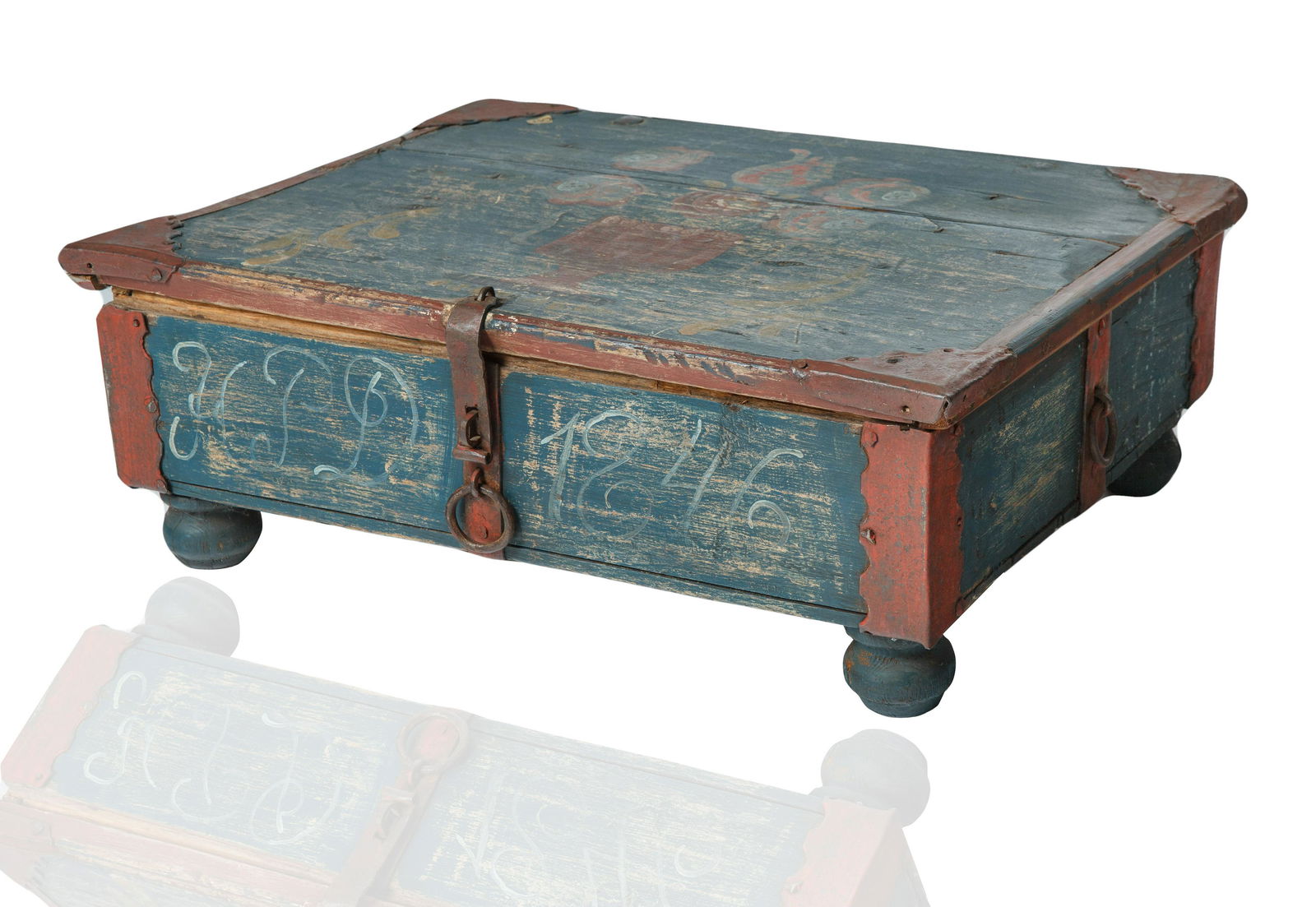 AN AMERICAN FOLK PAINTED WOODEN CHEST, LIKELY PENNSYLVANIA GERMAN FOLK (1 of 4)