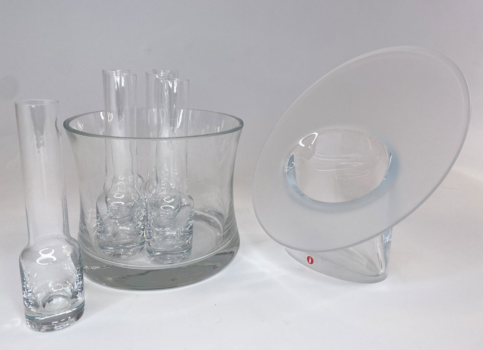 MODERN CRYSTAL VODKA SET AND FINNISH CRYSTAL VASE (1 of 1)