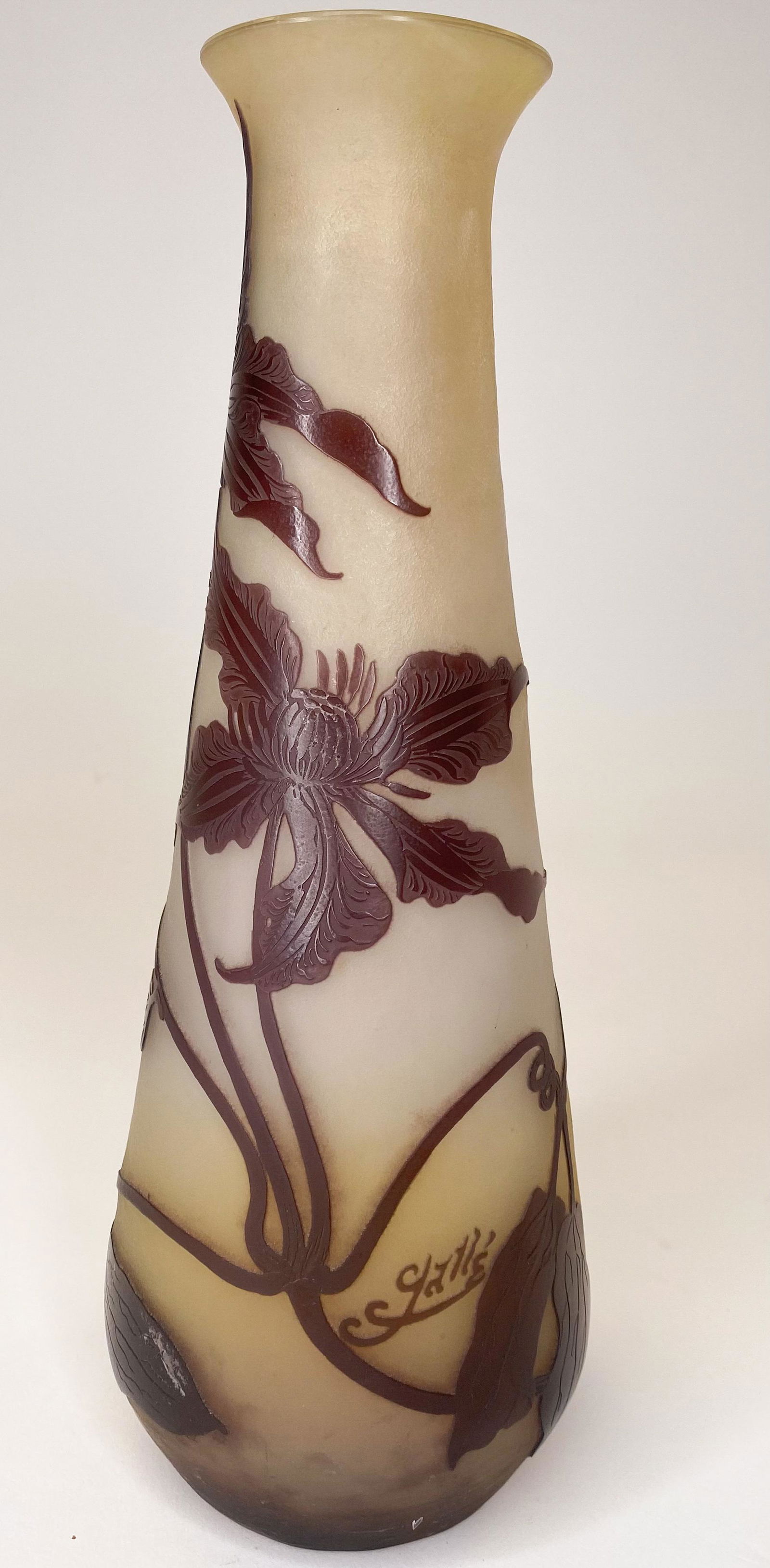 EMILE GALLE CAMEO GLASS VASE, 1908-1920 (1 of 2)
