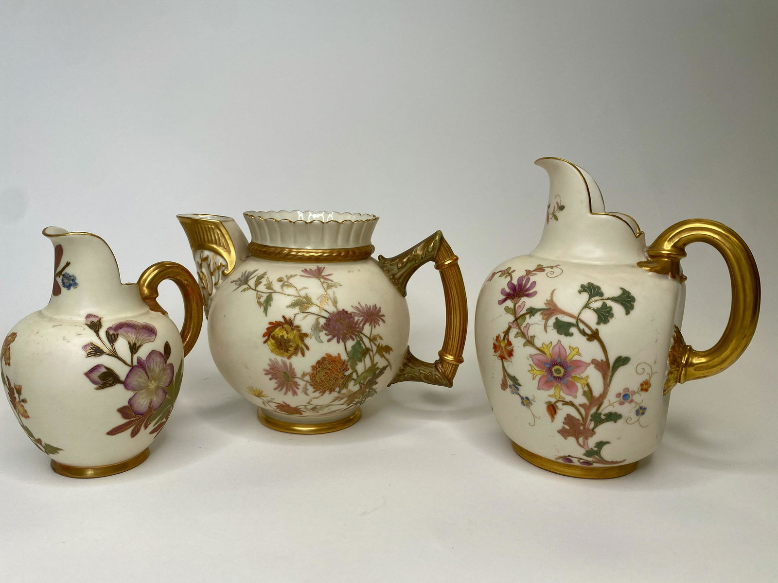 A SET OF THREE ROYAL WORCESTER BLUSH IVORY PORCELAIN JUGS, LATE 19TH CENTURY (1 of 3)