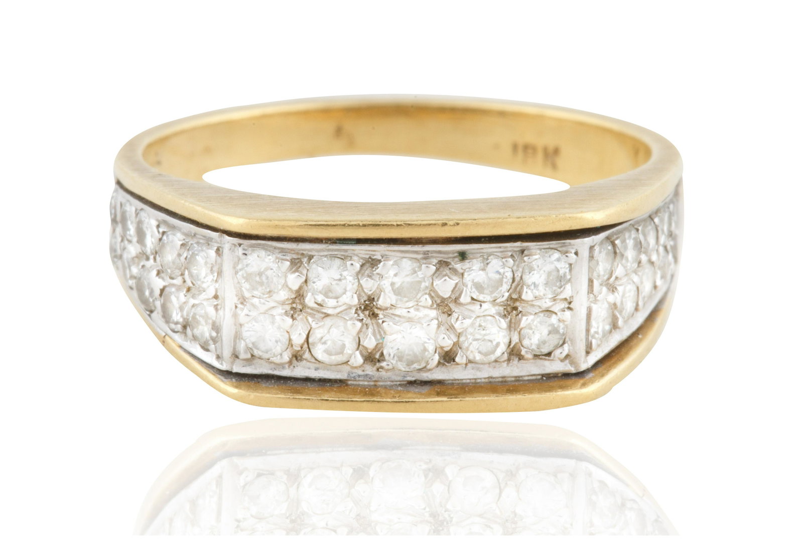 18K GOLD AND STONE RING: 18K GOLD AND STONE RING a squared gold ring, inlaid with multiple stones, marked 18K inside the band; band size 6 1/2, weight: 4.1 g. CONDITION The ring is in overall good condition, minor signs of we