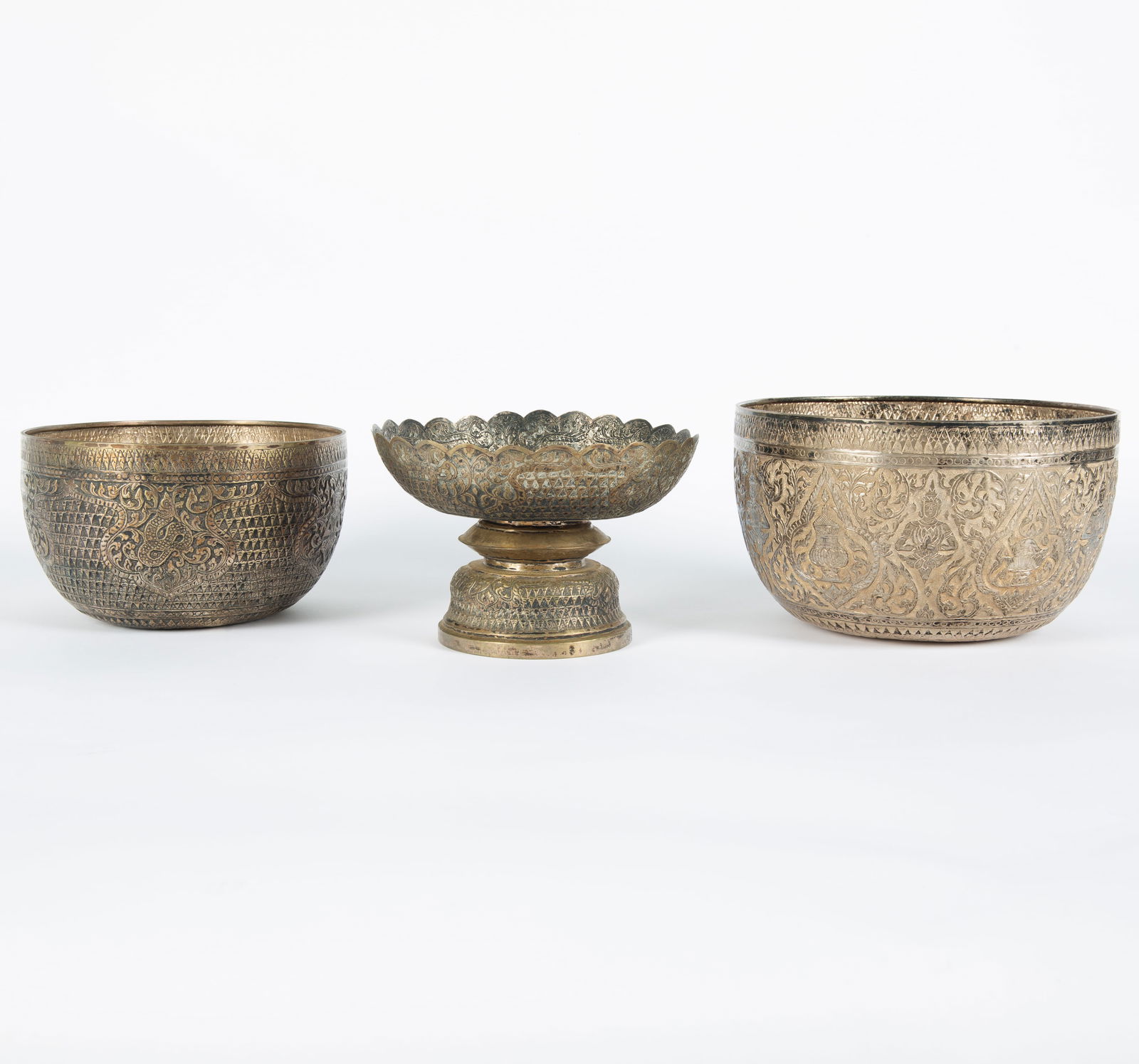 A PAIR OF THAI FLORAL VINE REPOUSSE SILVER BOWLS AND STEM TRAY (1 of 6)