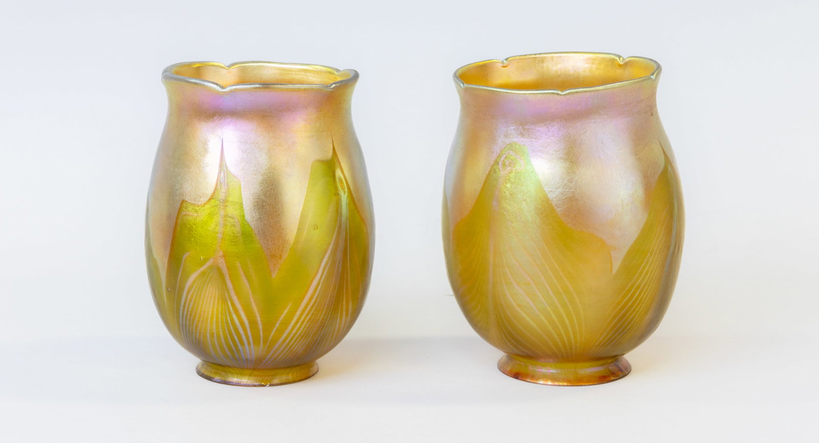 A PAIR OF TIFFANY STUDIOS FAVRILE GLASS TULIP SHADES, NEW YORK, EARLY 20TH CENTURY (1 of 10)