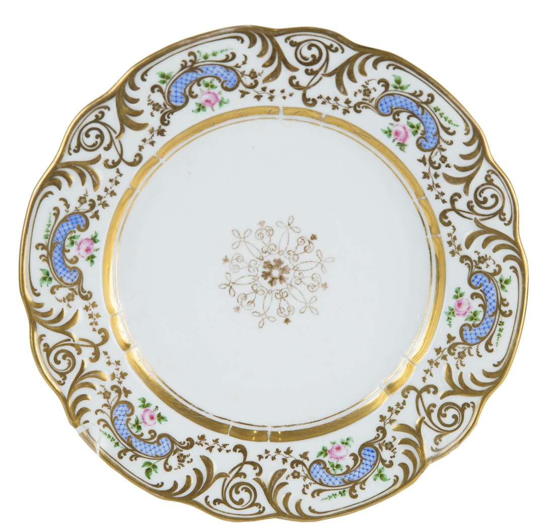 A RUSSIAN IMPERIAL ROCOCO-STYLE PORCELAIN PLATE,