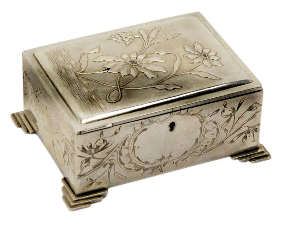 Russian Antique Silver Jewelry Box: Russian Antique Silver Jewelry Box Size: 4.75" x 3.5" x 2" / 392 gr