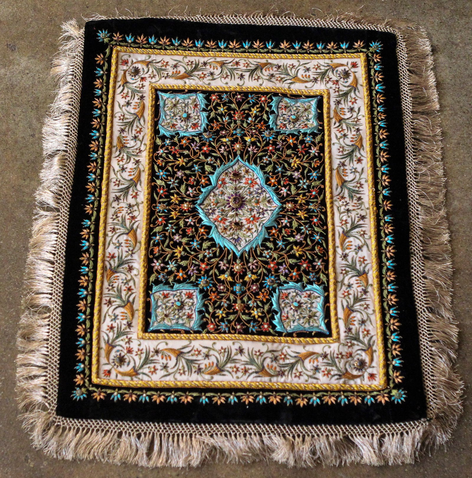 Indian Carpet with Natural Stones (1 of 4)