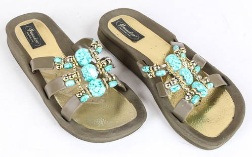 Women's Grand Sandals: Women's Grand Sandals / used / size: 8 Our auction will feature a dedicated chat room, accessible independently of our main site, designed to assist you with any inquiries you may have. Here's how you