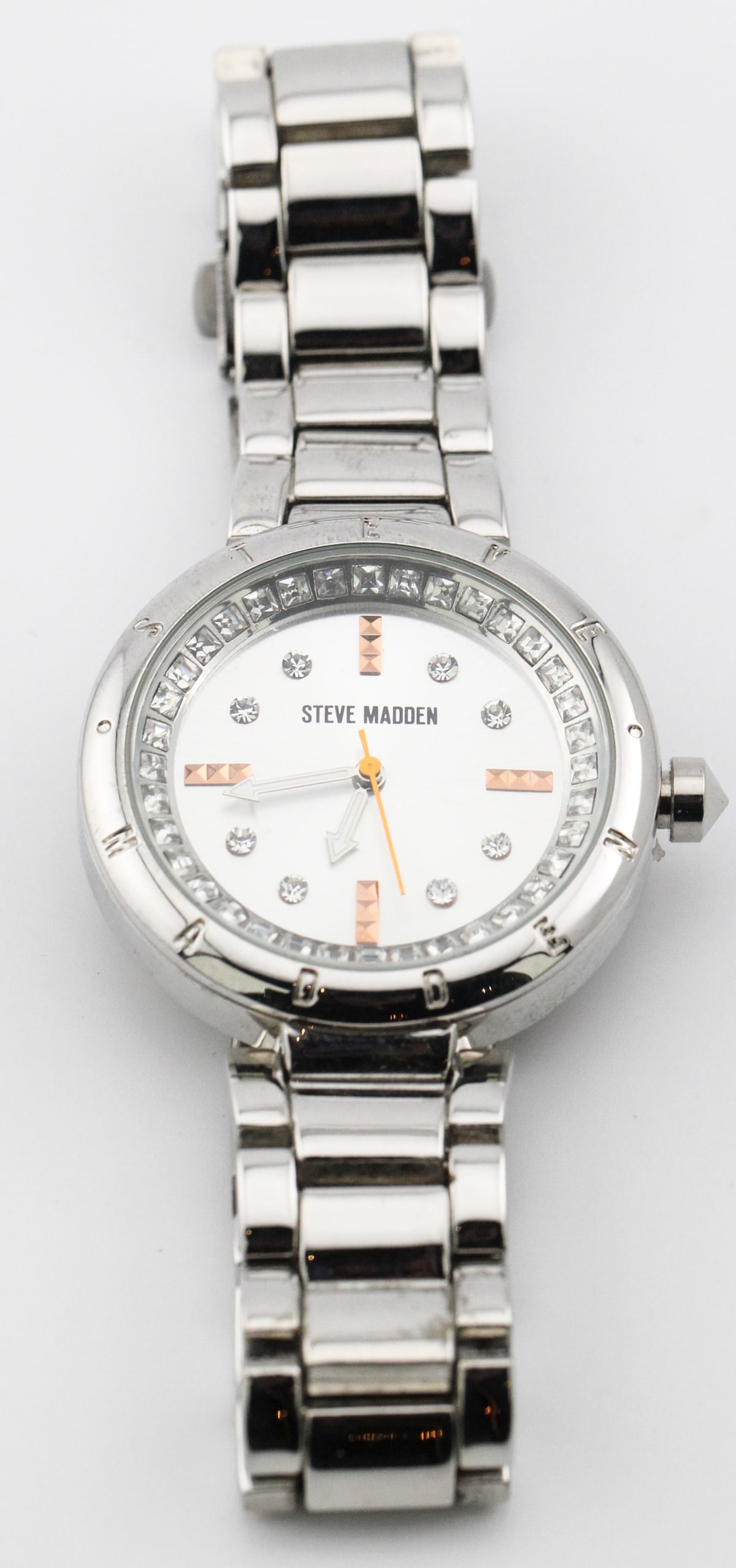 Steve Madden Watch: Steve Madden Watch Our auction will feature a dedicated chat room, accessible independently of our main site, designed to assist you with any inquiries you may have. Here's how you can connect to our