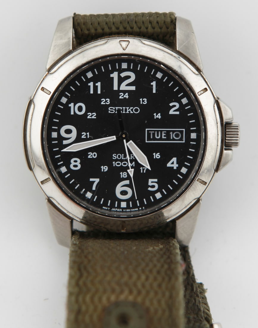 Seiko Solar Men's Black Watch (1 of 4)