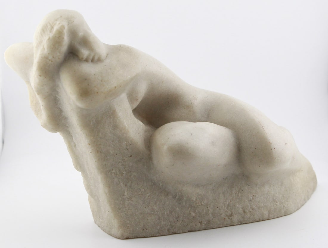 Vintage Vincent Glinsky "The Dreamer" Reclining Nude Woman: Vintage sculpture titled "The Dreamer" by Vincent Glinsky. This beautiful piece features a reclining nude woman, intricately crafted with resin. The sculpture measures 7 inches in height, 11 inches in