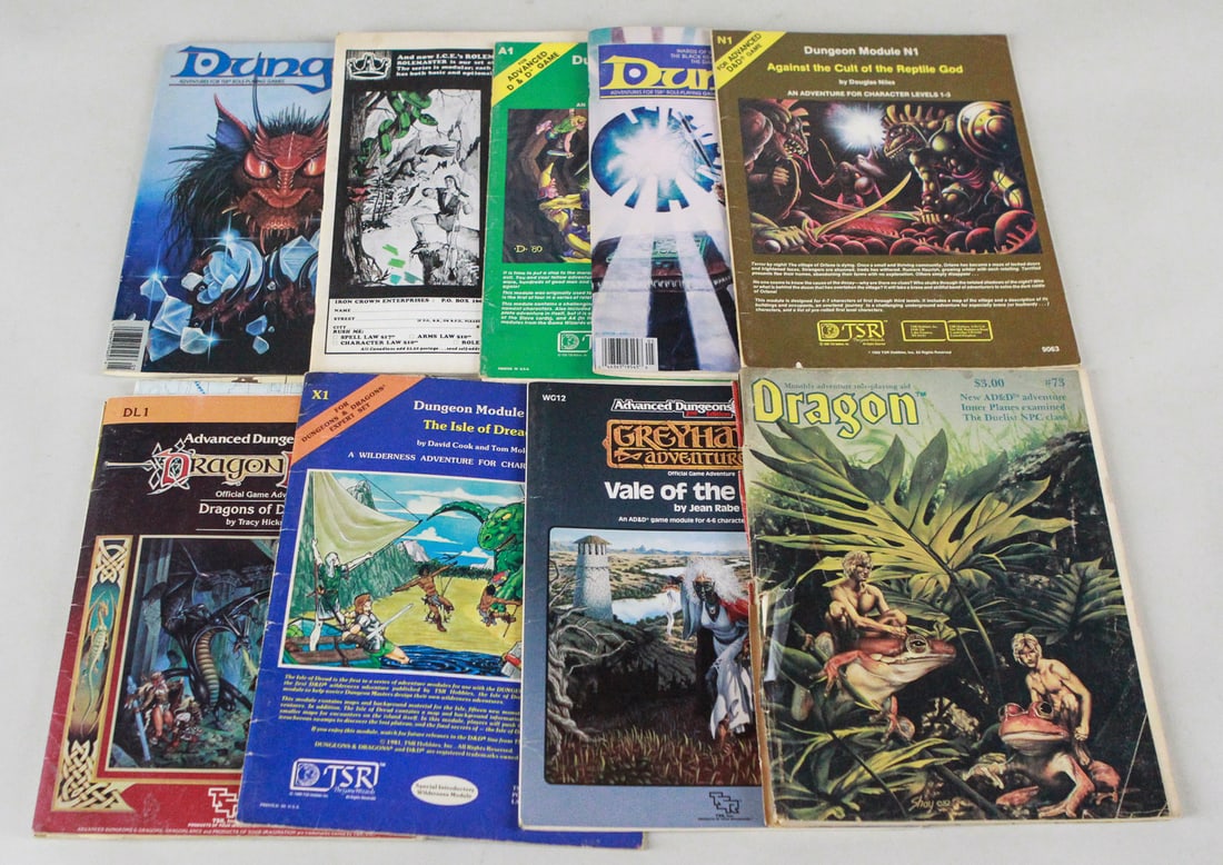 Lot of 10 Dungeons & Dragons Magazines  Classic Issues for Enthusiasts (1 of 1)