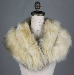 Women's Vintage Fur Collar: This elegant women's vintage fur collar is a timeless accessory crafted in a soft cream hue with long, plush fur, designed to drape comfortably around the neck and shoulders. Measuring approximately