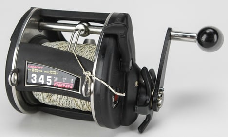 Penn 345 GTi Super Level Wind Graphite Fishing Reel with Line and Manual
