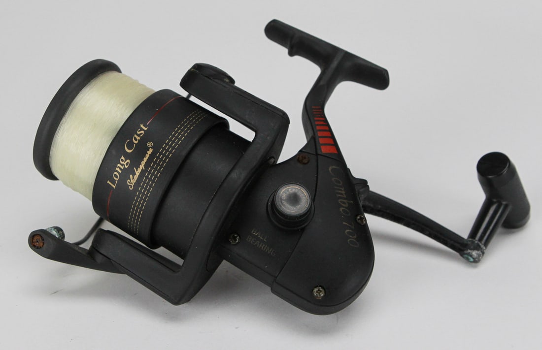 Shakespeare Long Cast Combo 700 Fishing Reel (1 of 4)