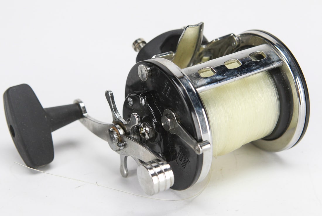 Penn 500L Jigmaster Fishing Reel: This Penn 500L Jigmaster fishing reel is a durable, high-speed conventional reel built for saltwater applications and known for its strength and simplicity. Made in the USA, it features a strong metal