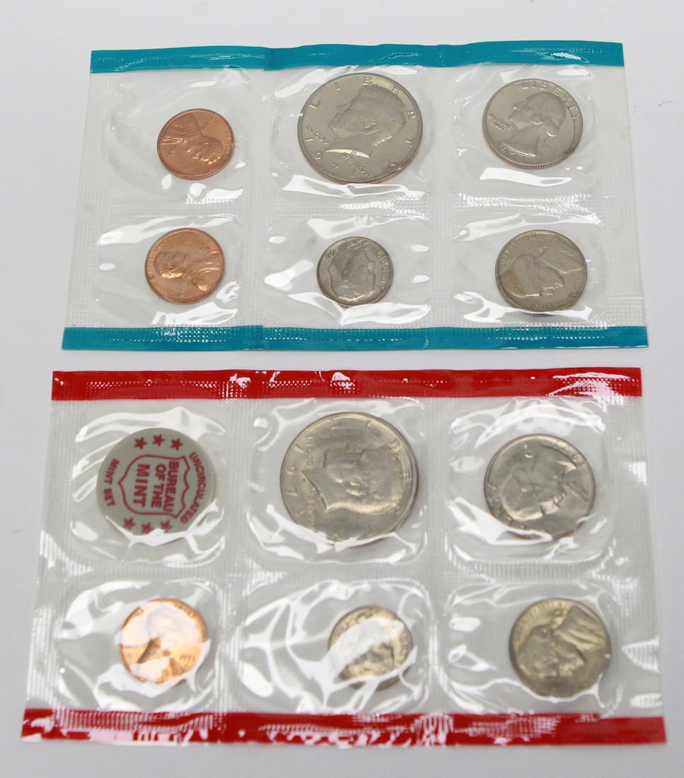 1971 U.S. Mint Uncirculated Coin Set: Original 1971 United States Mint Uncirculated Coin Set consisting of the Philadelphia (red seal) and Denver (blue seal) mint cellophane packs. The set includes the Kennedy half dollar, Washington quar