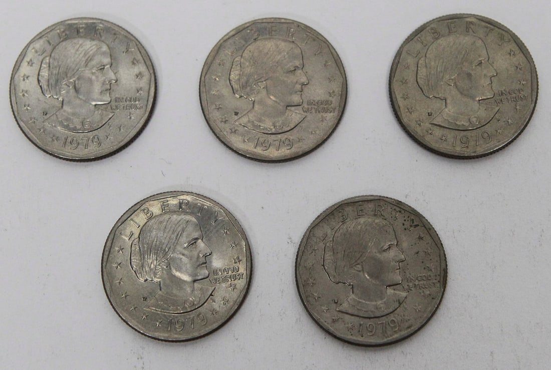 Lot of 5 Susan B. Anthony 1979 One Dollar Coins: Lot of five 1979 Susan B. Anthony U.S. one dollar coins. The group appears to include a mix of Philadelphia (P) and Denver (D) Mint issues, all showing typical circulated condition with light to