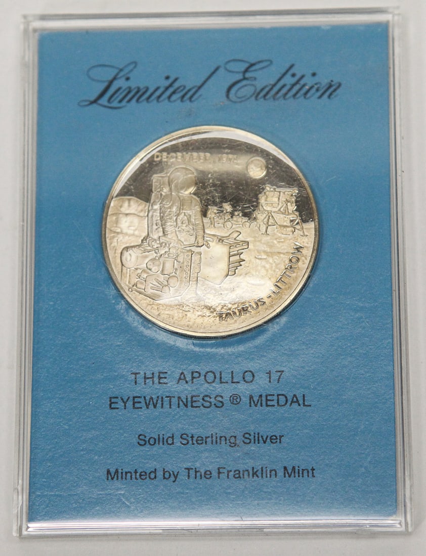 Franklin Mint Apollo 17 Eyewitness Sterling Silver Limited Edition Medal: Limited edition Franklin Mint Apollo 17 Eyewitness Medal struck in solid sterling silver and housed in its original presentation holder. The obverse commemorates the Apollo 17 mission with an