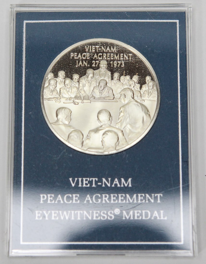 Franklin Mint Vietnam Peace Agreement Eyewitness Sterling Silver Limited Edition Medal: Limited edition Franklin Mint Vietnam Peace Agreement Eyewitness Medal struck in solid sterling silver and preserved in its original presentation holder. The obverse commemorates the Vietnam Peace