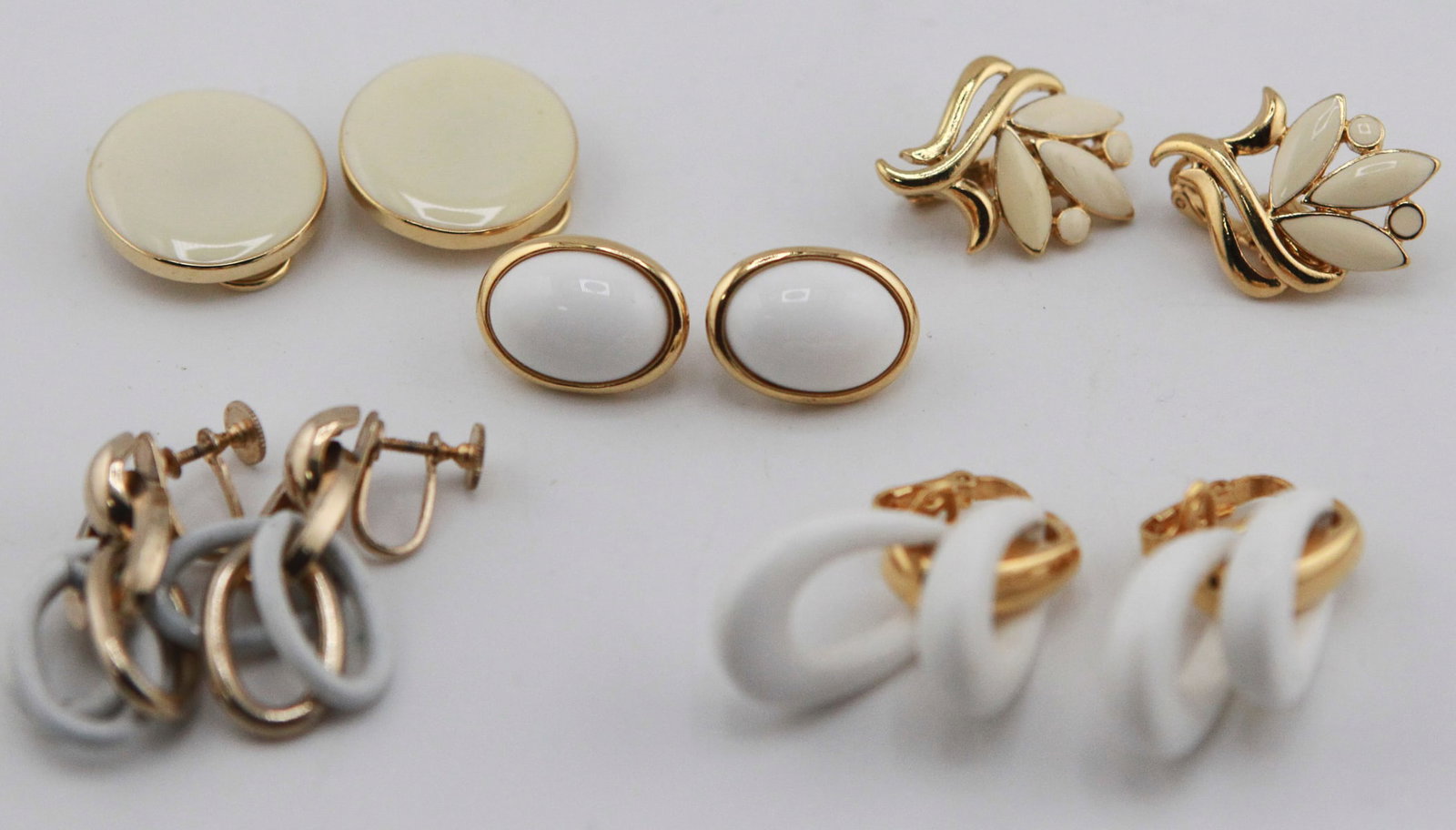 Lot of 5 Pairs of Vintage White Enamel Clip & Screw-Back Earrings: Collection of five pairs of vintage earrings in coordinated white enamel and gold-tone designs. Includes a pair of large round white enamel clip-on earrings, oval white cabochon earrings, floral white