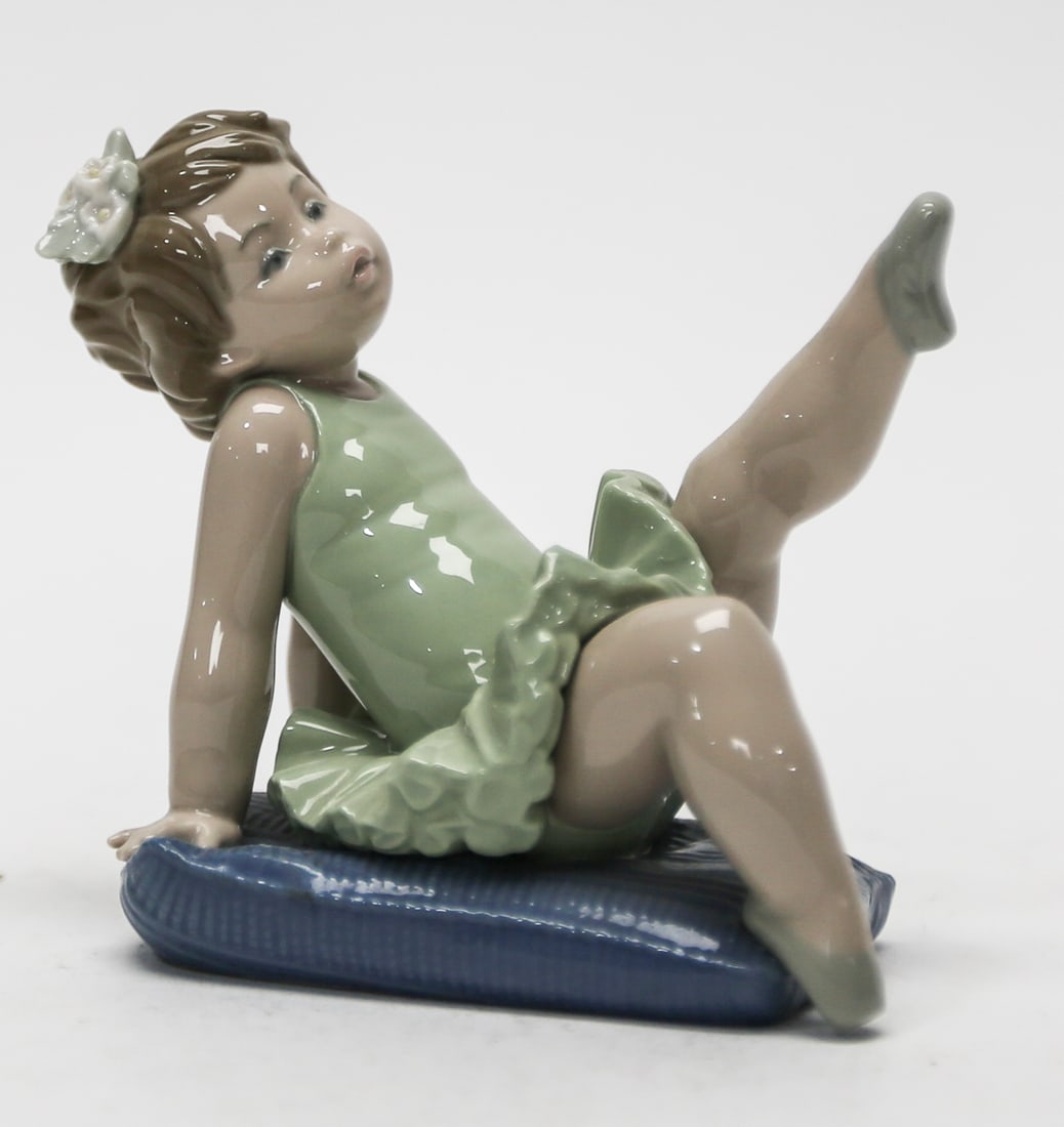 Lladro Ballerina on Cushion Porcelain Figurine No. 5110 (1 of 4)
