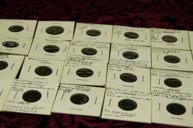 LOT of 32 Ancient Roman/Byzantine Coins Collection: Lot of 32 Roman / Byzantine Ancient Coin Collections.Icludes: Arcadius , Constans, Constantius, Valens, Constantine the Great, commemorative, Byzantine, Julian II, Justinian.Good Detail in all of them