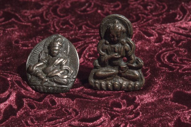 A GROUP OF TWO SMALL BRONZE BUDDHA MING PERIOD (1 of 3)