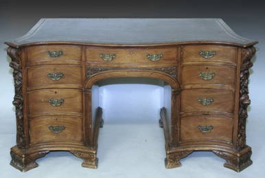 743: A Victorian mahogany serpentine desk, 5ft