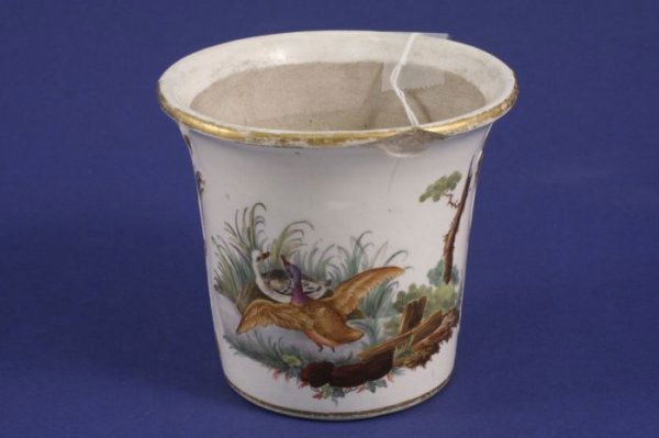 A Loosdrecht porcelain plant pot, 3.5in.: A Loosdrecht porcelain plant pot, painted with a chicken and ducks in natural surroundings, 3.5in.