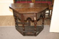 858: An early 18th century oak credence table, height 2