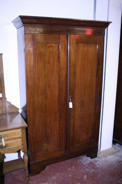 *A Victorian mahogany two door cupboard, 3ft 8.5i