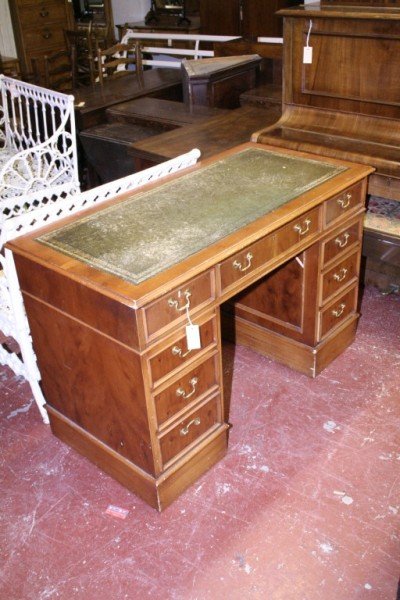 A modern yew pedestal desk, 4ft
