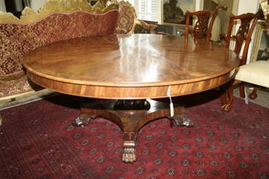 1122: An early 19th century mahogany circular breakfast