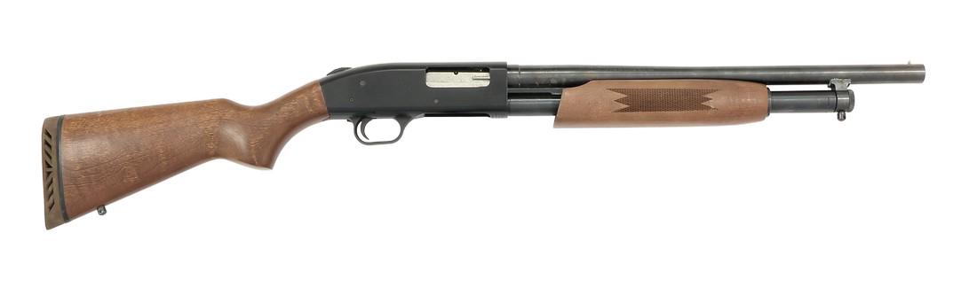Mossberg Mod. 500A: For translation: Please use Google translater or contact us. Repetierflinte, Mossberg, Mod. 500A, Kal. 12/76, #L620274, brüniert, Holzschaft und -Vorderschaft, Gummischaftkappe. Leichter Flugrost am 