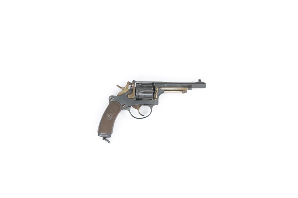 Swiss Army Revolver, WF Bern, Mod. 1882, Cal. 7.5mm,: Revolver, WF Bern, eidg. Ord. Mod. 1882, Kal. 7.5mm, #6290, brÃ¼niert, Hartgummigriffschalen mit Schweizer Kreuz auf der linken Seite. Zustand: B [WES]