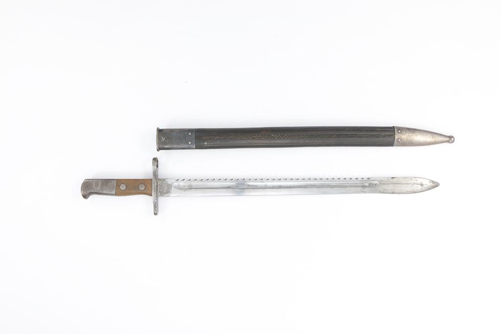 Swiss Army Sawback Bayonet, WF Neuhausen, Mod. 1914,: SÃ¤belbajonett, WF Neuhausen, eidg. Ord. Mod. 1914, #90538, SÃ¤gerÃ¼ckenklinge, mit Lederscheide. Zustand: D