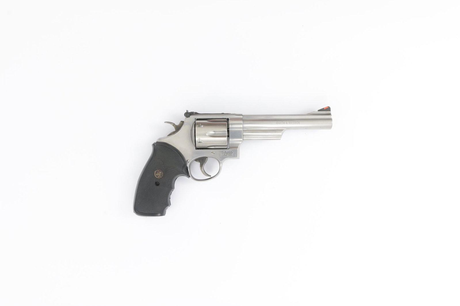 Revolver, Smith & Wesson, Mod. 629-6, Kal. .44 Mag., #CFU8416: Revolver, Smith & Wesson, Mod. 629-6, Kal. .44 Mag., #CFU8416, stainless, 6" Lauf, Pachmayr Gummigriff. Mit original Kunststoffkoffer. Zustand: B [WES]