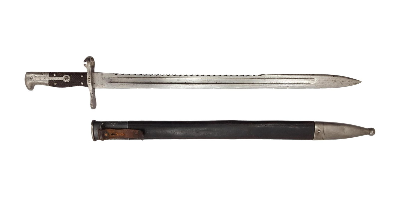 Swiss Vetterli Rifle, Saw-Backed Bayonet, Mod. 1878: Swiss saw-backed bayonet for the Vetterli rifle, ordnance 1878, #14207, checkered black wooden grips with 4 rivets, blade length: 48cm, complete with original leather scabbard with sheet steel compone