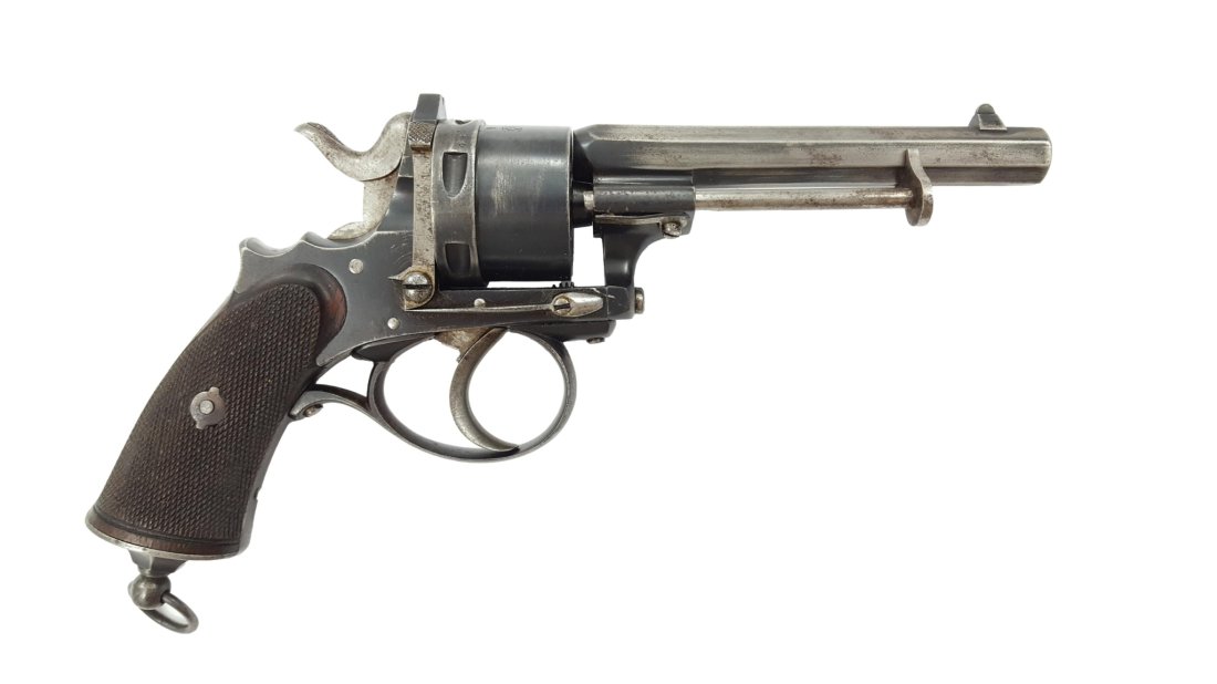 Revolver, Liege, cal. 9 mm: Revolver, Liege Manufacturer, Kal. 9 mm, # 2, double action, checkered walnut grip scales, lanyard ring. Barrel length: 11cm, top of the barrel marked "G. Goth & Th. Froelich, Buenes Aires". Condition