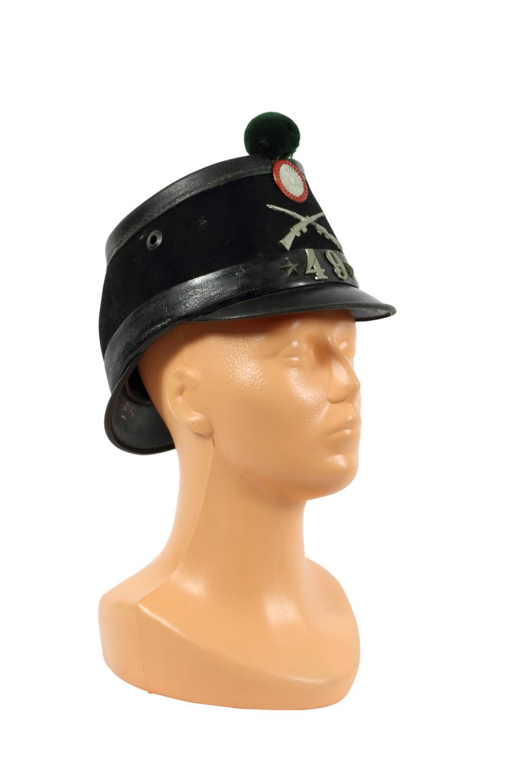 Swiss Infantry Tschako: Infanterie Tschako, Naegeli & Cie., Schuetze BL, mit gekreuztem Gewehr, 49, Zustand: C [DIV]