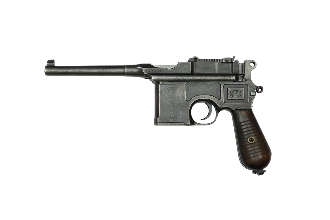 Mauser C96, Early Model 1930 (with Chinese Lettering): Pistole, Mauser, C96, eine fruehe Ausfuehrung des Mod. 1930, rechts am Lauf chinesische Schriftzeichen (uebersetzt: "Hergestellt in Deutschland"), welche manchmal auf den Modellen 1930 sowie C96 Schne
