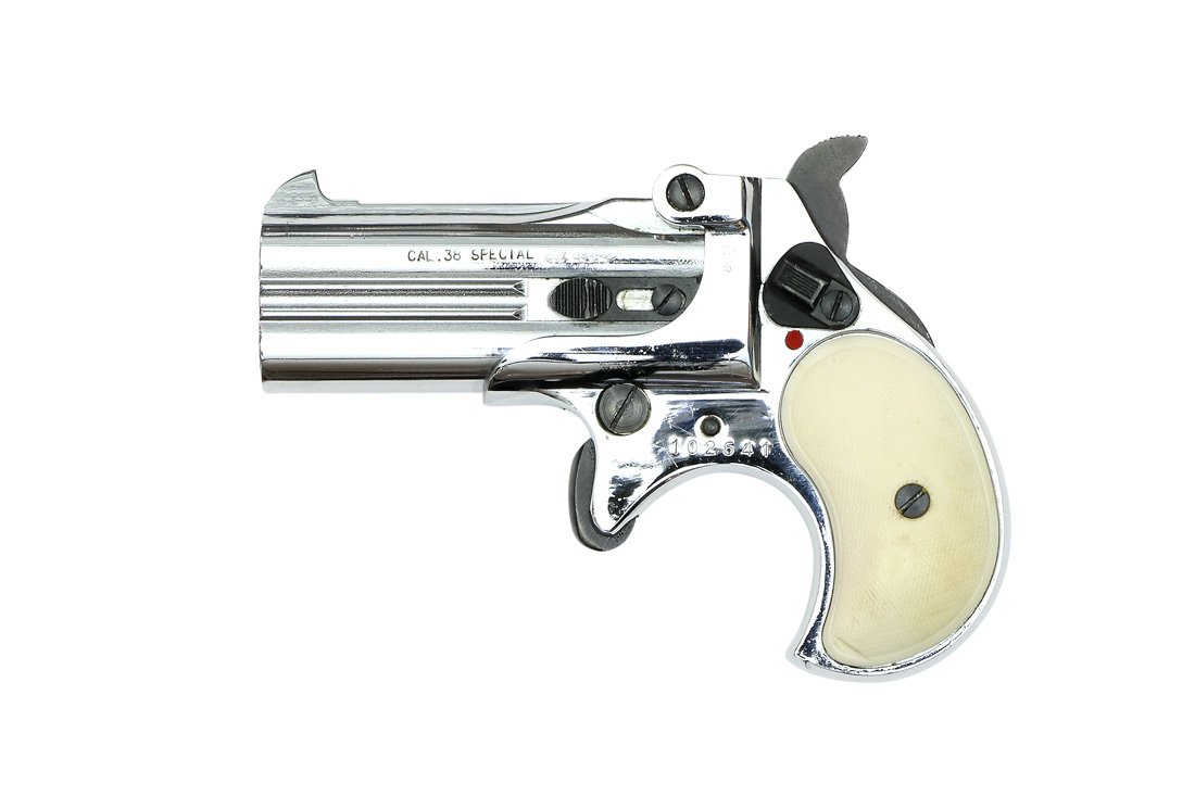 Roehm Derringer: Pistole, Roehm, Derringer, verchromt, mit weissen Kunststoff Griffschalen, Kal. .38 Spec., #102541, Zustand: C [WES]